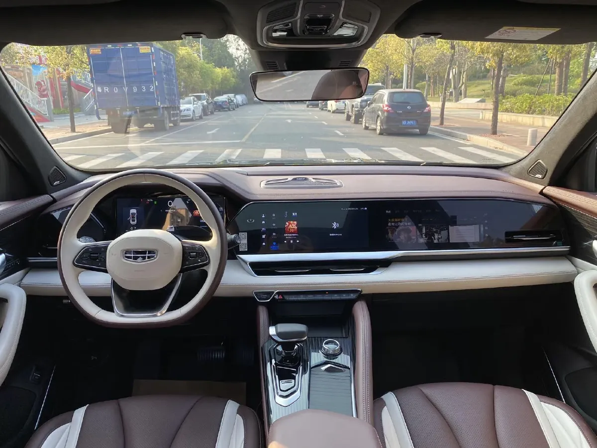 2021 Geely Monjaro 2.0T 218HP L4 7DCT,autocango,china used car exporter,china ev exporter,chinese used car exporter,chinese used ev exporter