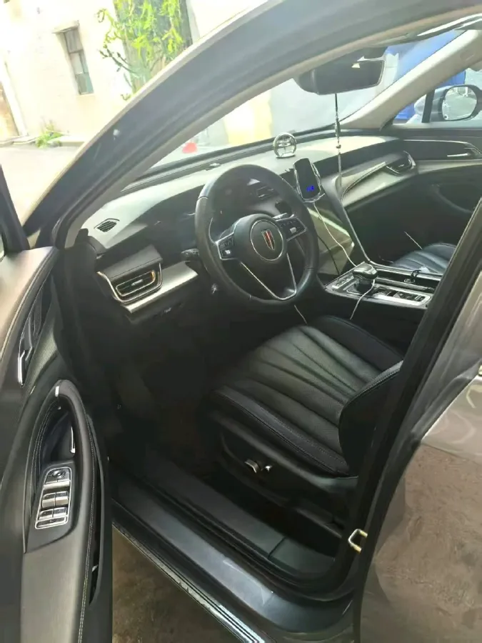 2023 HongQi H5 2.0T 224HP L4 8AT,autocango,china used car exporter,china ev exporter,chinese used car exporter,chinese used ev exporter