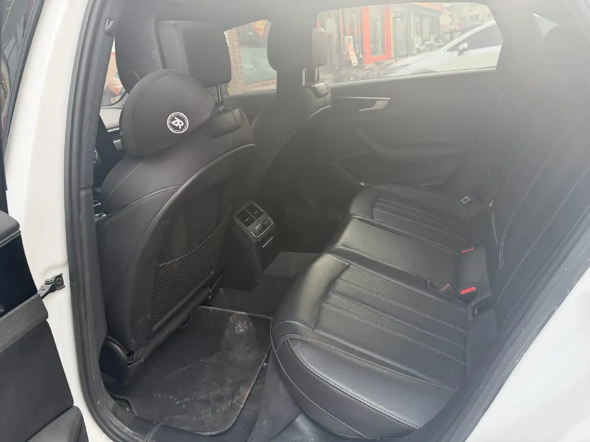 2023 Audi A4L 2.0T 190HP L4 7DCT,autocango,china used car exporter,china ev exporter,chinese used car exporter,chinese used ev exporter