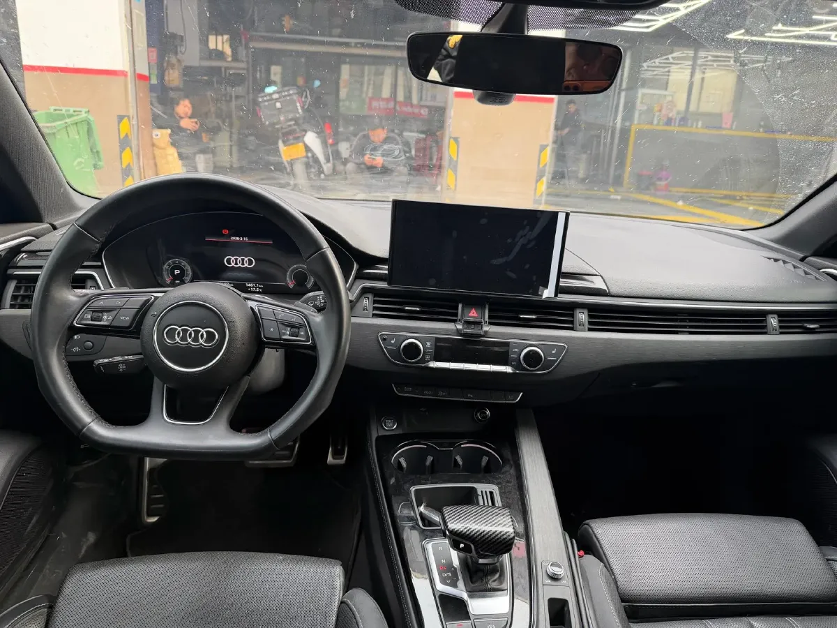 2023 Audi A4L 2.0T 190HP L4 7DCT,autocango,china used car exporter,china ev exporter,chinese used car exporter,chinese used ev exporter
