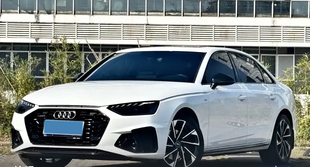 2023 Audi A4L 2.0T 190HP L4 7DCT,autocango,china used car exporter,china ev exporter,chinese used car exporter,chinese used ev exporter