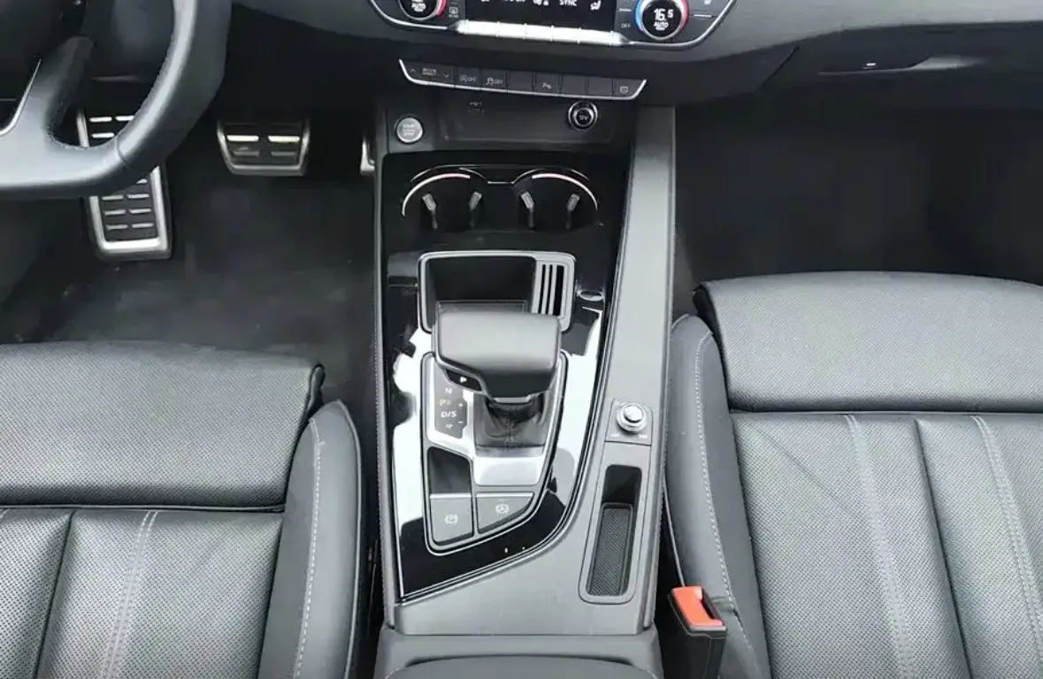 2023 Audi A4L 2.0T 190HP L4 7DCT,autocango,china used car exporter,china ev exporter,chinese used car exporter,chinese used ev exporter