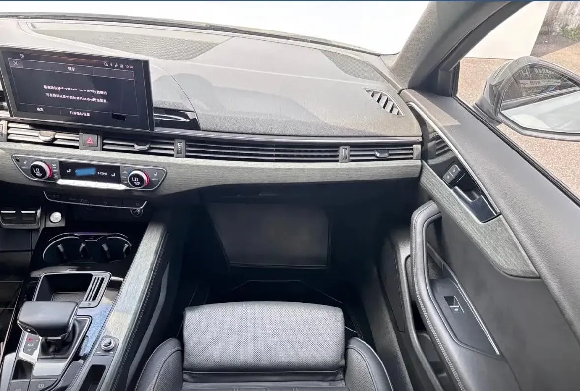 2023 Audi A4L 2.0T 190HP L4 7DCT,autocango,china used car exporter,china ev exporter,chinese used car exporter,chinese used ev exporter