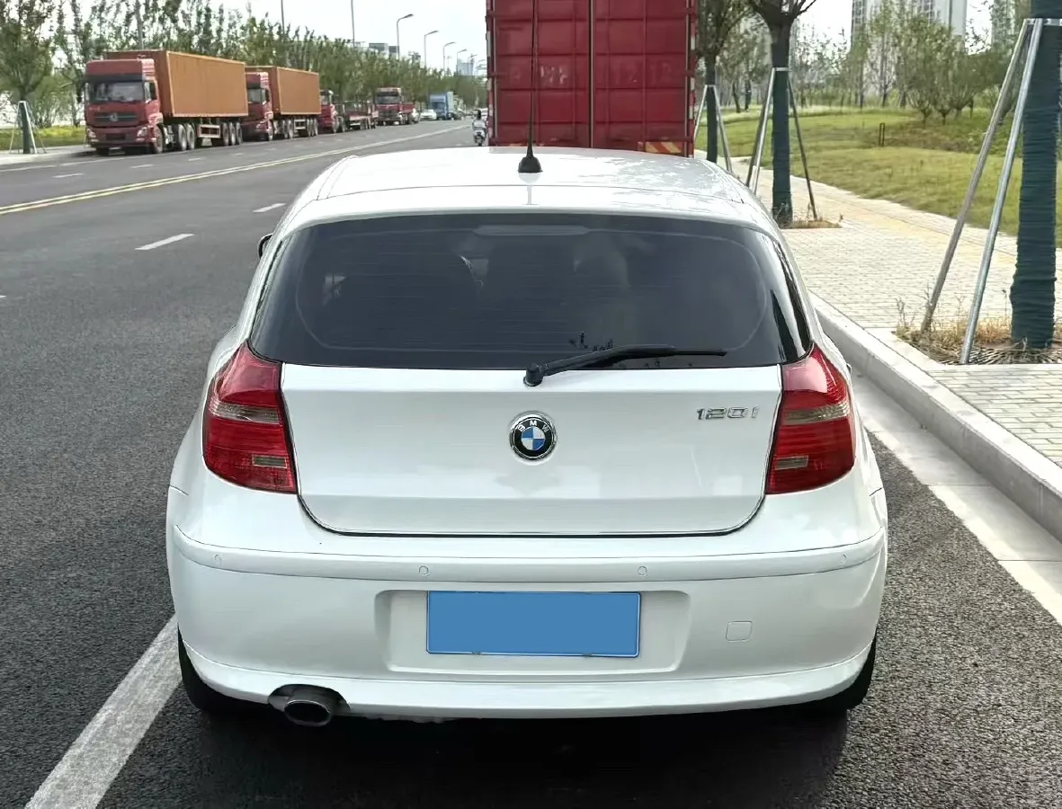 2010 BMW 1 Series 2.0L 156HP L4 6AT,autocango,china used car exporter,china ev exporter,chinese used car exporter,chinese used ev exporter