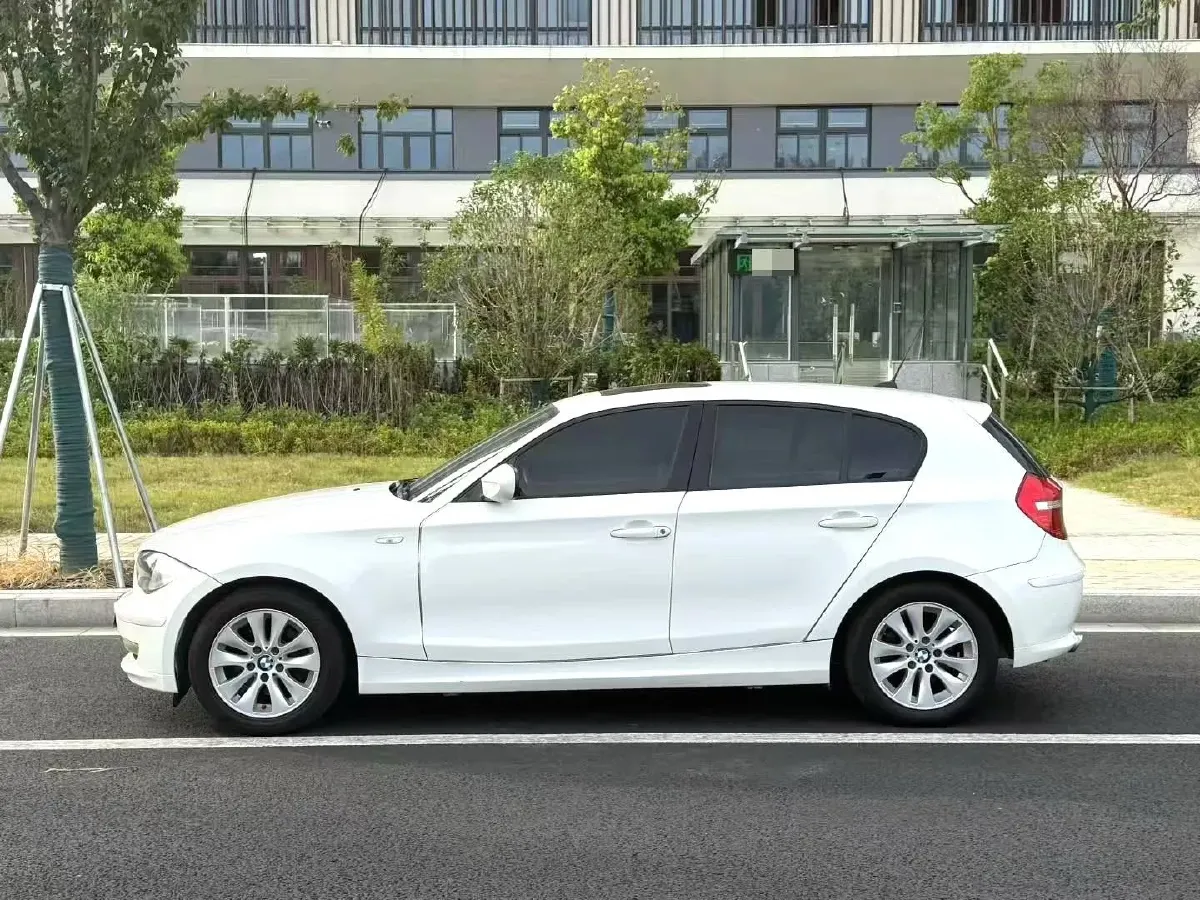2010 BMW 1 Series 2.0L 156HP L4 6AT,autocango,china used car exporter,china ev exporter,chinese used car exporter,chinese used ev exporter