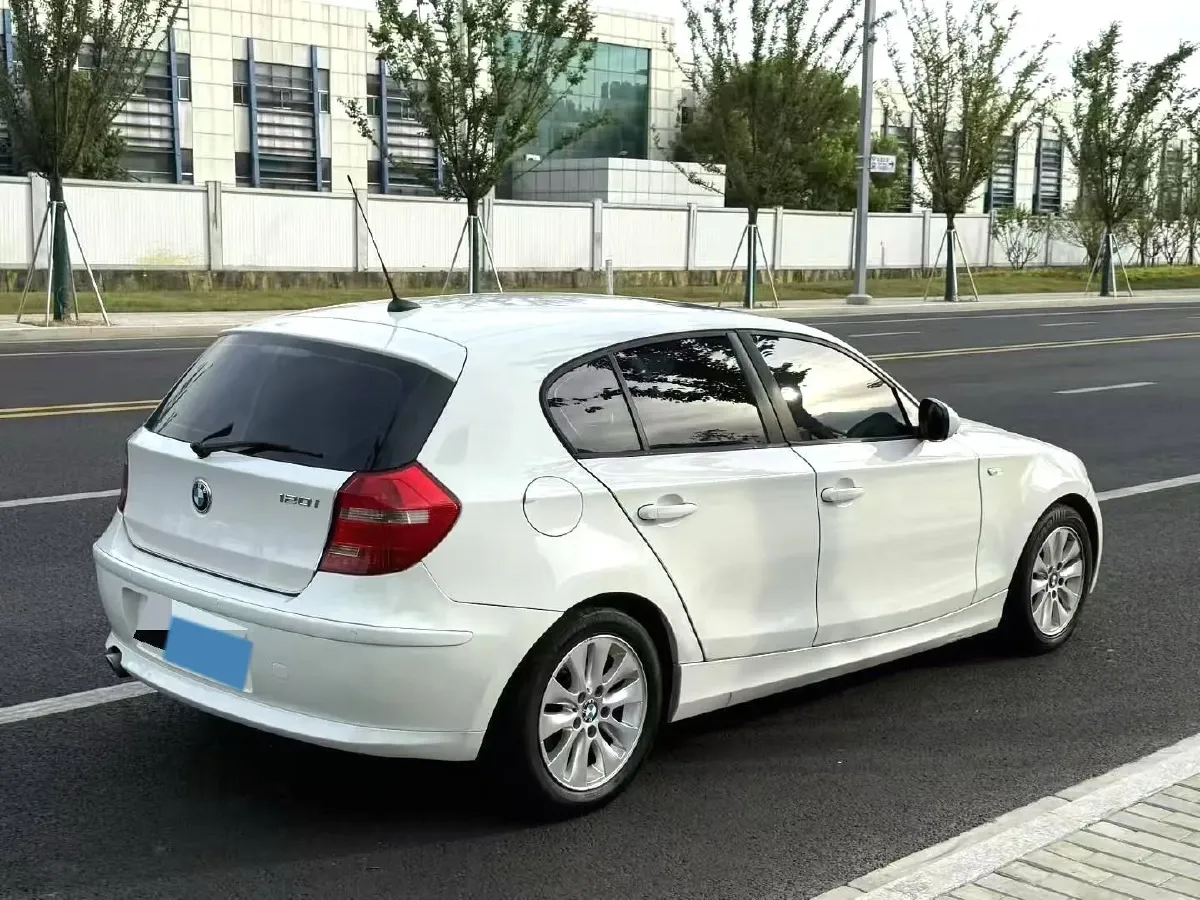 2010 BMW 1 Series 2.0L 156HP L4 6AT,autocango,china used car exporter,china ev exporter,chinese used car exporter,chinese used ev exporter