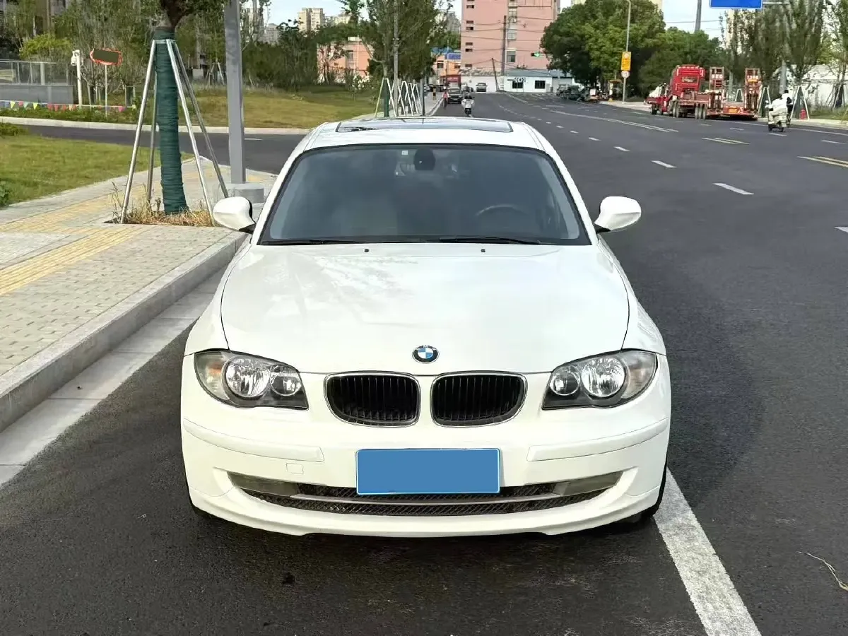 2010 BMW 1 Series 2.0L 156HP L4 6AT,autocango,china used car exporter,china ev exporter,chinese used car exporter,chinese used ev exporter