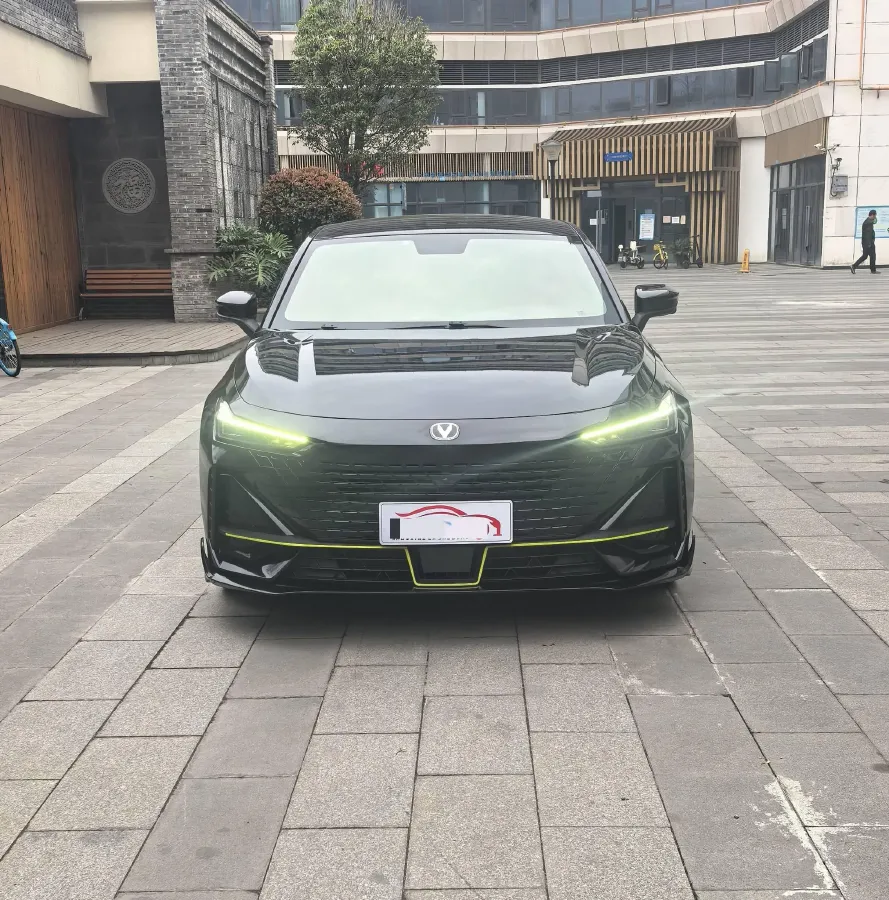 2022 ChangAn UNI-V 1.5T 188HP L4 7DCT,autocango,china used car exporter,china ev exporter,chinese used car exporter,chinese used ev exporter