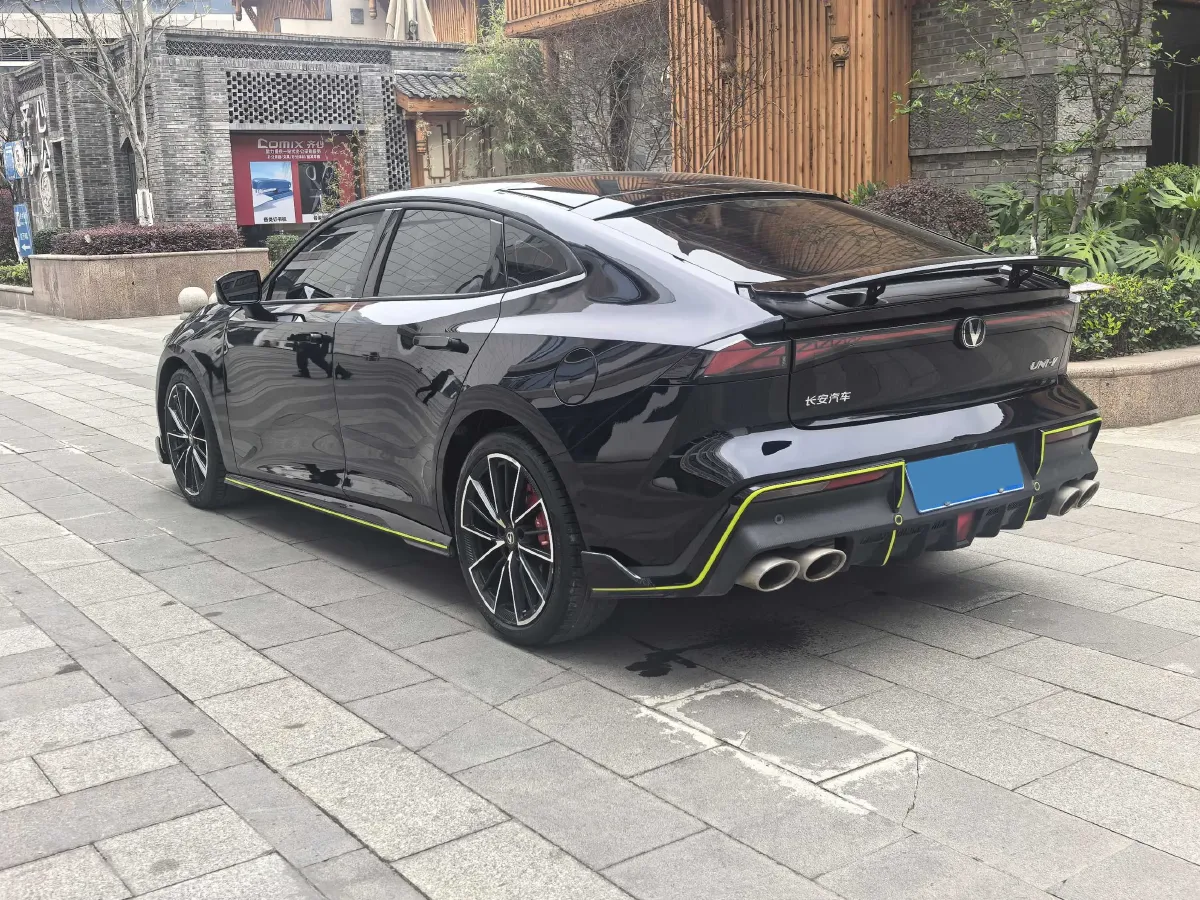 2022 ChangAn UNI-V 1.5T 188HP L4 7DCT,autocango,china used car exporter,china ev exporter,chinese used car exporter,chinese used ev exporter