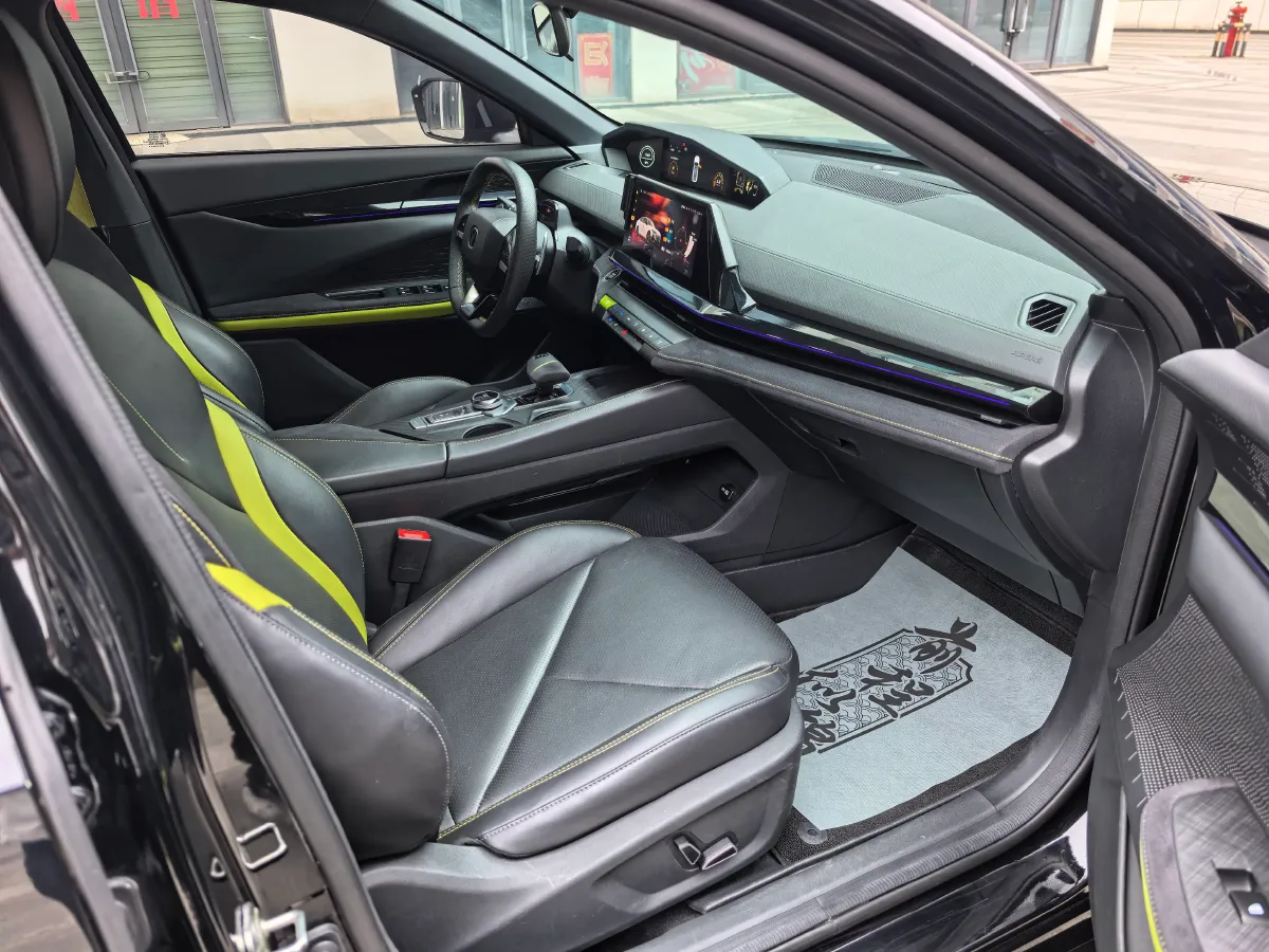 2022 ChangAn UNI-V 1.5T 188HP L4 7DCT,autocango,china used car exporter,china ev exporter,chinese used car exporter,chinese used ev exporter