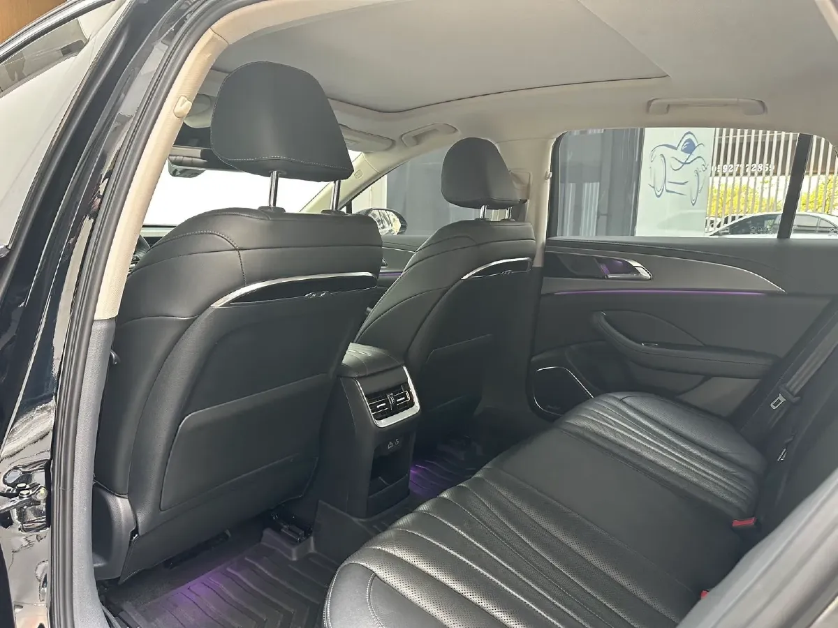 2023 HongQi H5 2.0T 224HP L4 8AT,autocango,china used car exporter,china ev exporter,chinese used car exporter,chinese used ev exporter