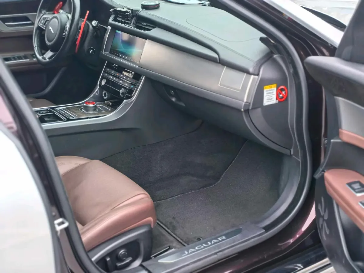 2017 Jaguar XFL 2.0T 240HP L4 8AT,autocango,china used car exporter,china ev exporter,chinese used car exporter,chinese used ev exporter