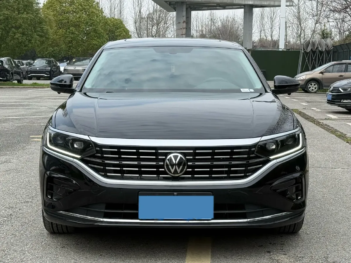 2023 Volkswagen Passat 2.0T 186HP L4 7DCT,autocango,china used car exporter,china ev exporter,chinese used car exporter,chinese used ev exporter