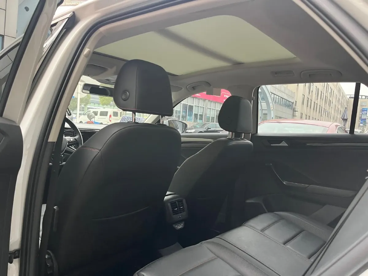 2021 Volkswagen T-Roc 1.4T 150HP L4 7DCT,autocango,china used car exporter,china ev exporter,chinese used car exporter,chinese used ev exporter