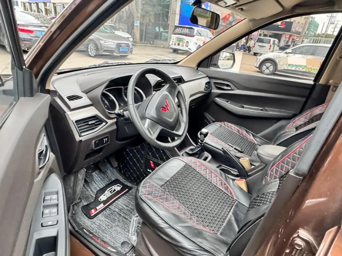 2021 WuLing HongGuang 1.5L 99HP L4 6MT,autocango,china used car exporter,china ev exporter,chinese used car exporter,chinese used ev exporter