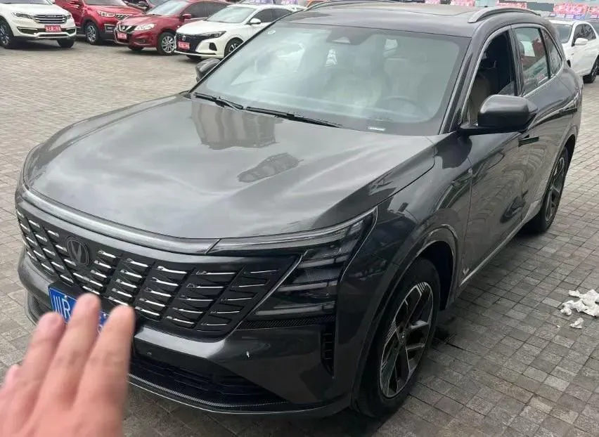 2025 ChangAn CS75 Plus 1.5T 192HP L4 8AT,autocango,china used car exporter,china ev exporter,chinese used car exporter,chinese used ev exporter