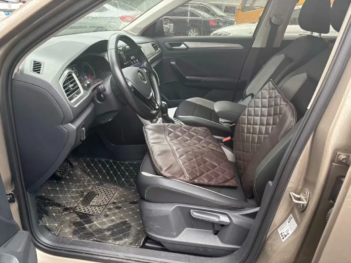 2022 Volkswagen T-Roc 1.4T 150HP L4 7DCT,autocango,china used car exporter,china ev exporter,chinese used car exporter,chinese used ev exporter