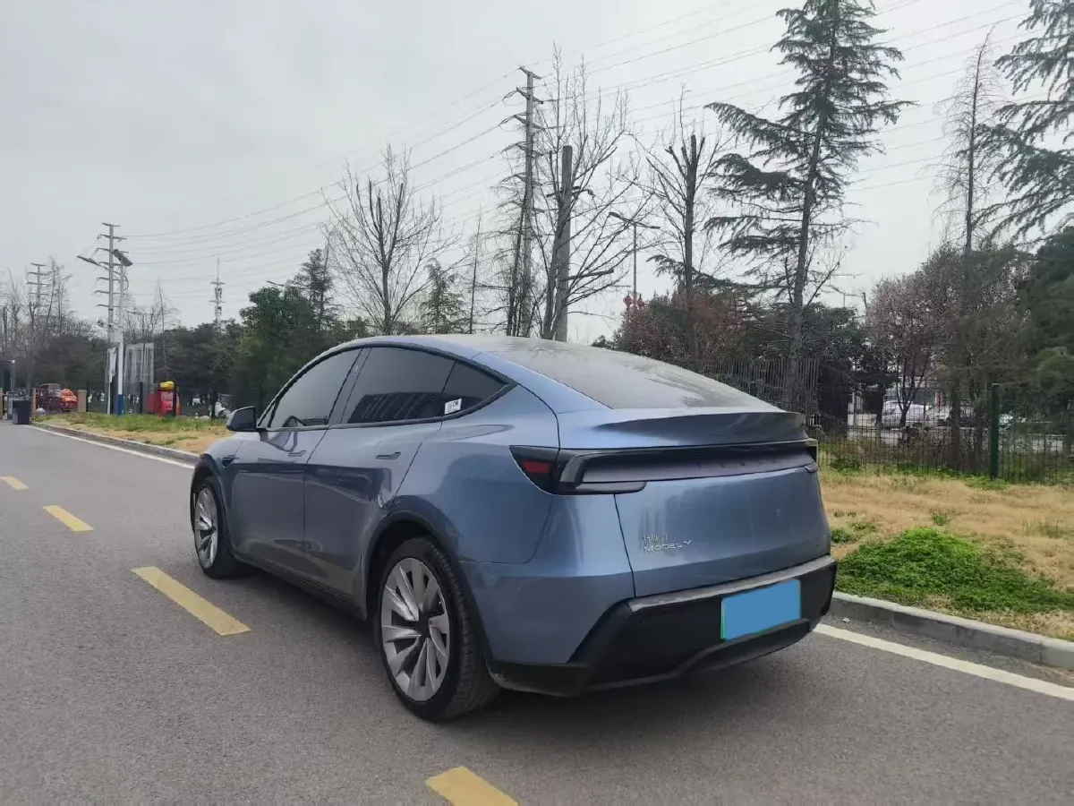 2025 Tesla Model Y BEV 62.5KWH,autocango,china used car exporter,china ev exporter,chinese used car exporter,chinese used ev exporter