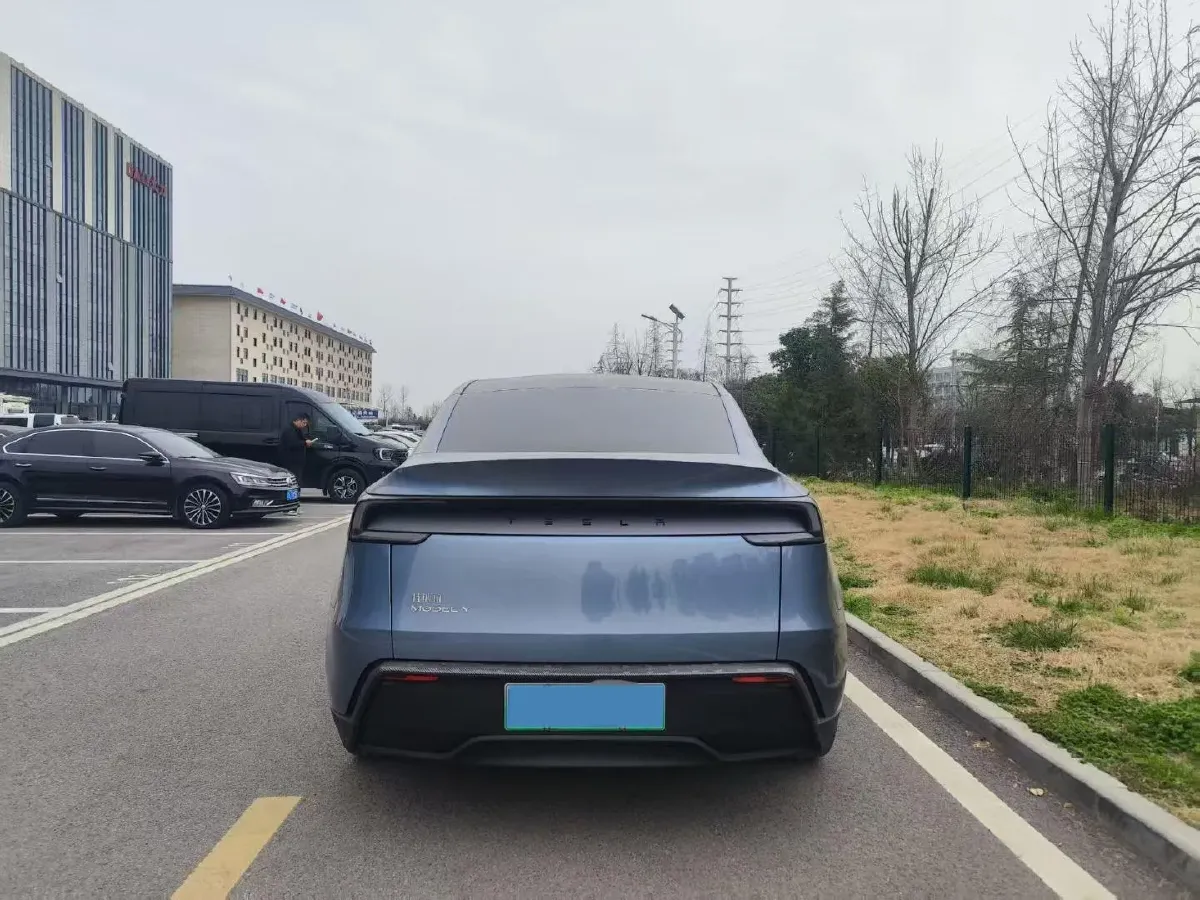 2025 Tesla Model Y BEV 62.5KWH,autocango,china used car exporter,china ev exporter,chinese used car exporter,chinese used ev exporter