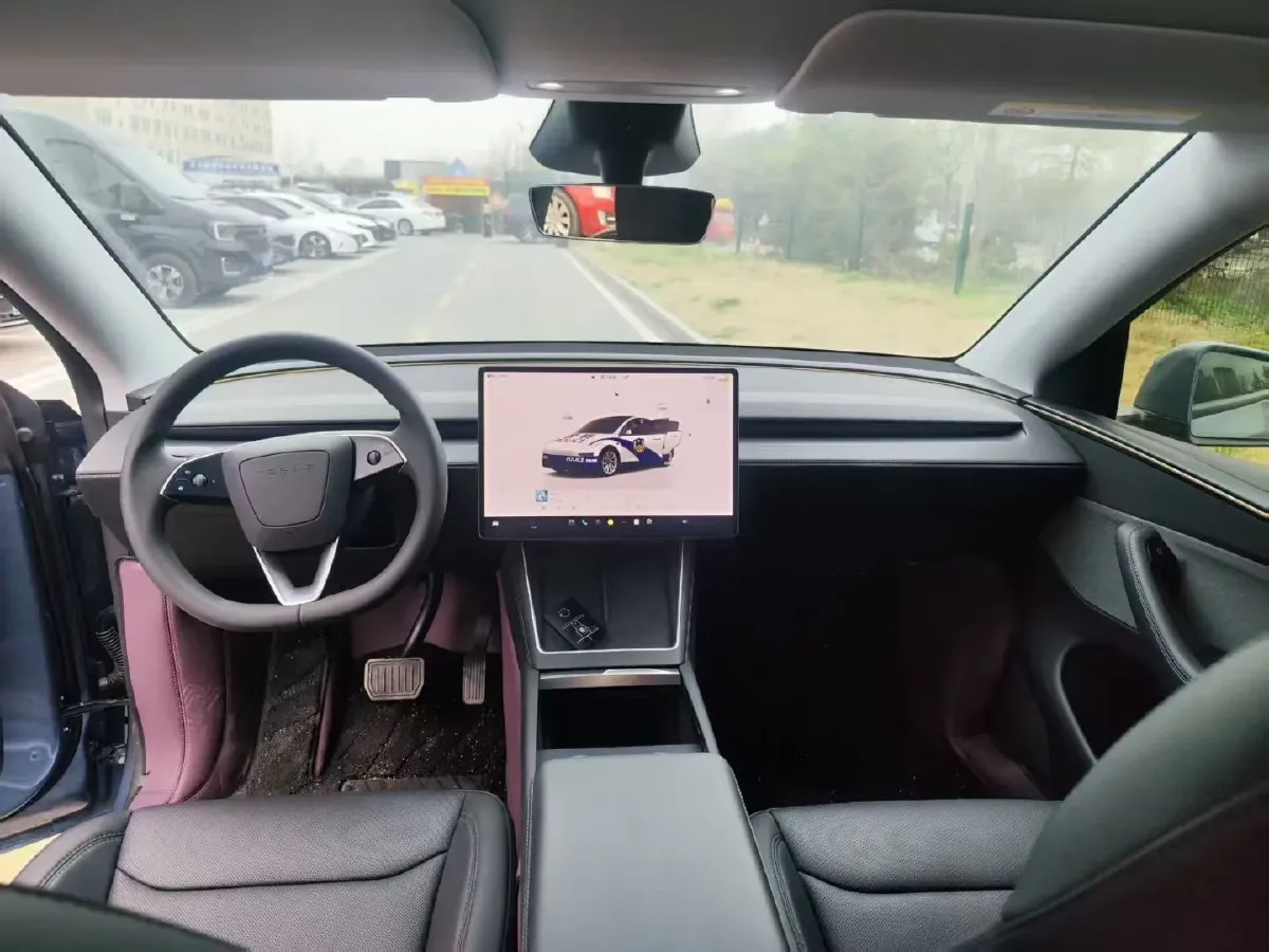 2025 Tesla Model Y BEV 62.5KWH,autocango,china used car exporter,china ev exporter,chinese used car exporter,chinese used ev exporter