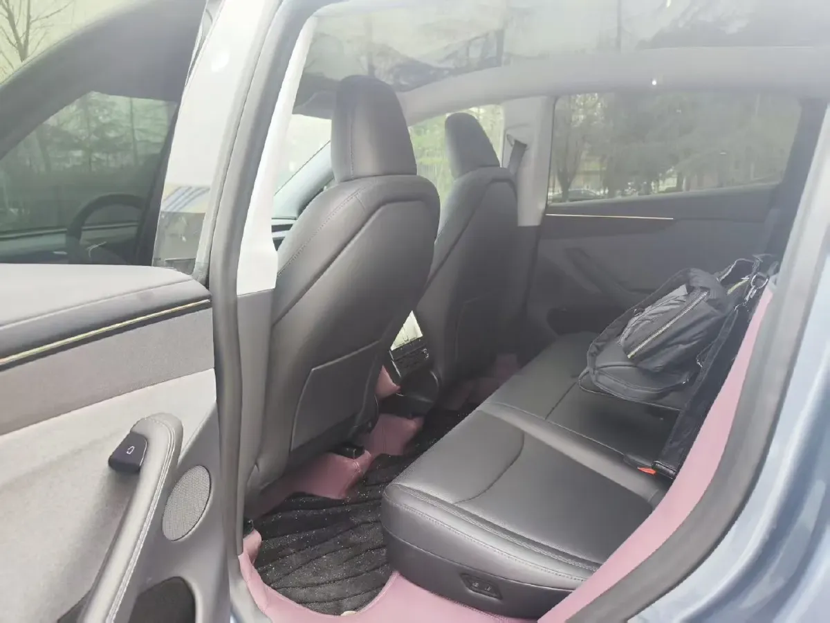 2025 Tesla Model Y BEV 62.5KWH,autocango,china used car exporter,china ev exporter,chinese used car exporter,chinese used ev exporter