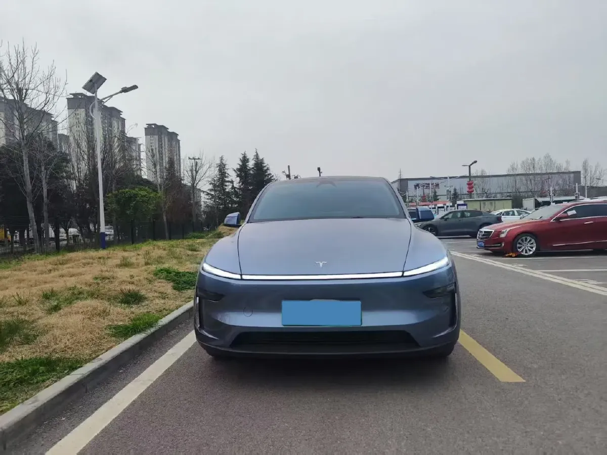 2025 Tesla Model Y BEV 62.5KWH,autocango,china used car exporter,china ev exporter,chinese used car exporter,chinese used ev exporter