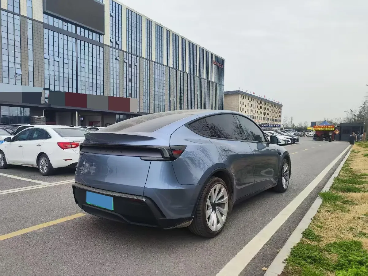 2025 Tesla Model Y BEV 62.5KWH,autocango,china used car exporter,china ev exporter,chinese used car exporter,chinese used ev exporter