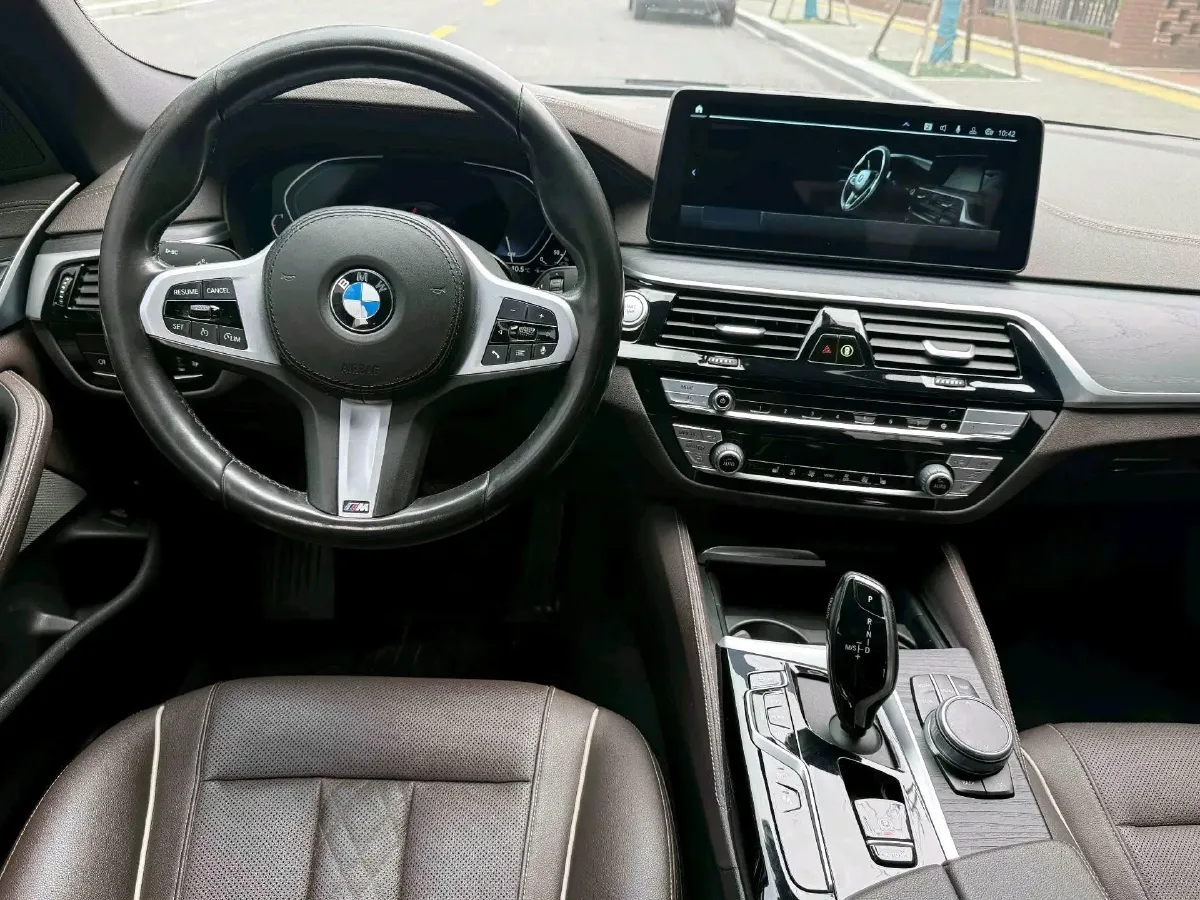 2021 BMW 5 Series 2.0T 184HP L4 8AT PHEV 17.7KWH,autocango,china used car exporter,china ev exporter,chinese used car exporter,chinese used ev exporter