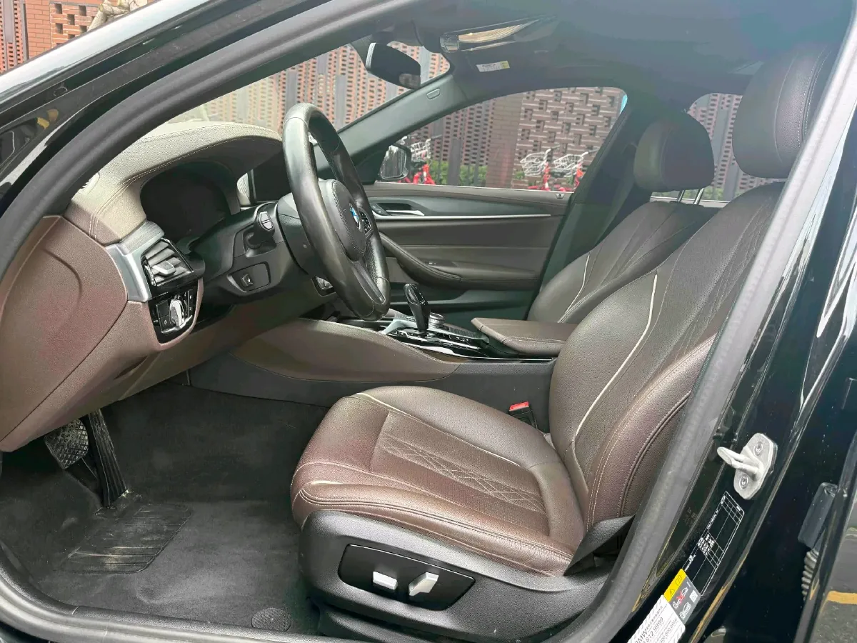 2021 BMW 5 Series 2.0T 184HP L4 8AT PHEV 17.7KWH,autocango,china used car exporter,china ev exporter,chinese used car exporter,chinese used ev exporter