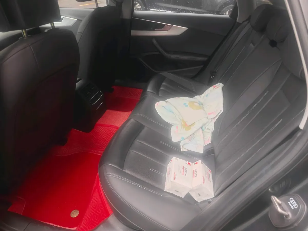 2020 Audi A4L 2.0T 190HP L4 7DCT,autocango,china used car exporter,china ev exporter,chinese used car exporter,chinese used ev exporter