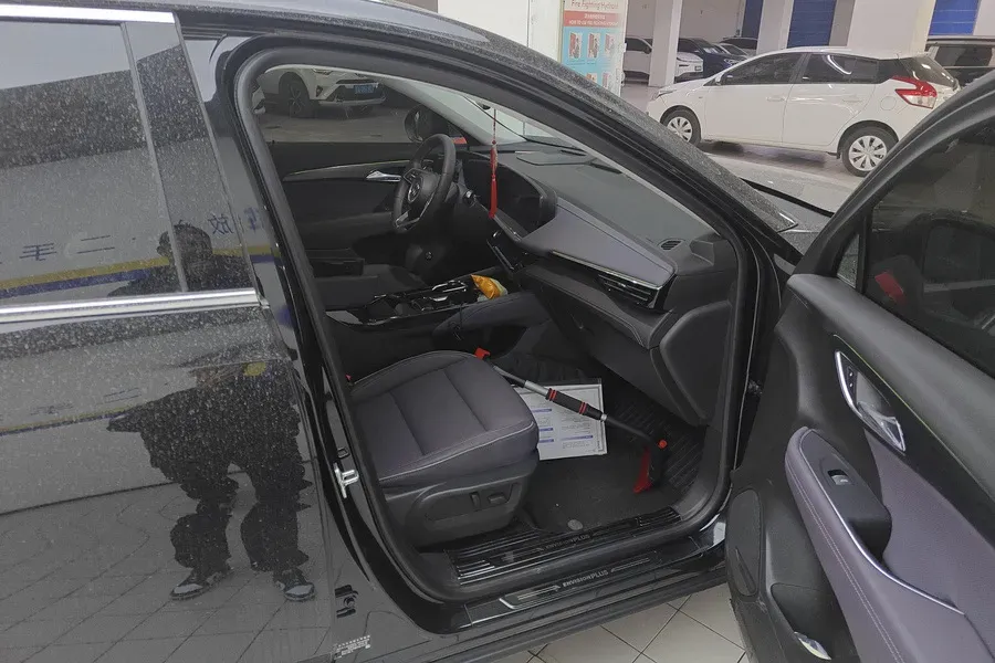 2025 Buick EnvisionPlus 2.0T 237HP L4 9AT,autocango,china used car exporter,china ev exporter,chinese used car exporter,chinese used ev exporter