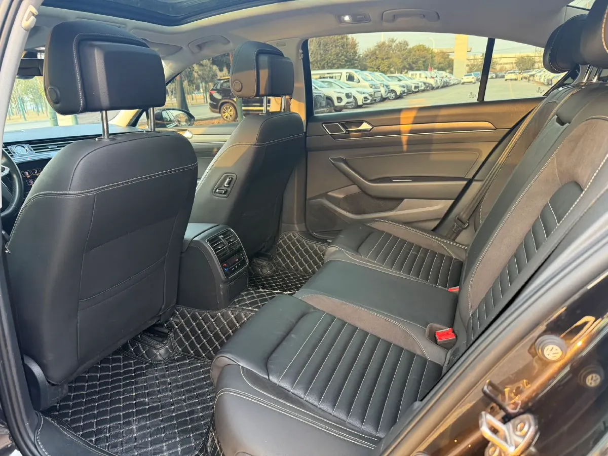 2020 Volkswagen Magotan 2.0T 186HP L4 7DCT,autocango,china used car exporter,china ev exporter,chinese used car exporter,chinese used ev exporter