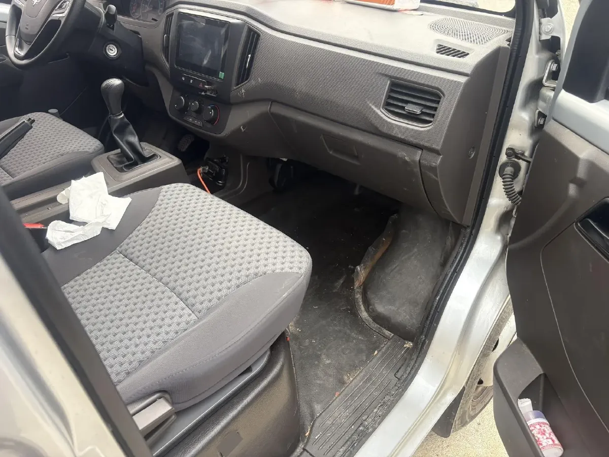 2021 WuLing RongGuang New Truck 1.8L 125HP L4 5MT,autocango,china used car exporter,china ev exporter,chinese used car exporter,chinese used ev exporter