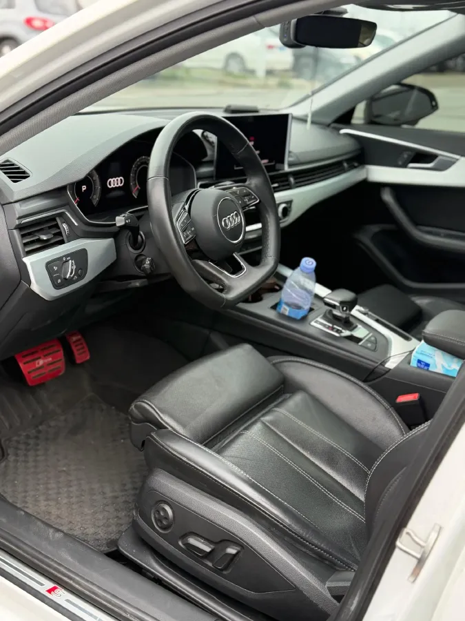 2023 Audi A4L 2.0T 190HP L4 7DCT,autocango,china used car exporter,china ev exporter,chinese used car exporter,chinese used ev exporter