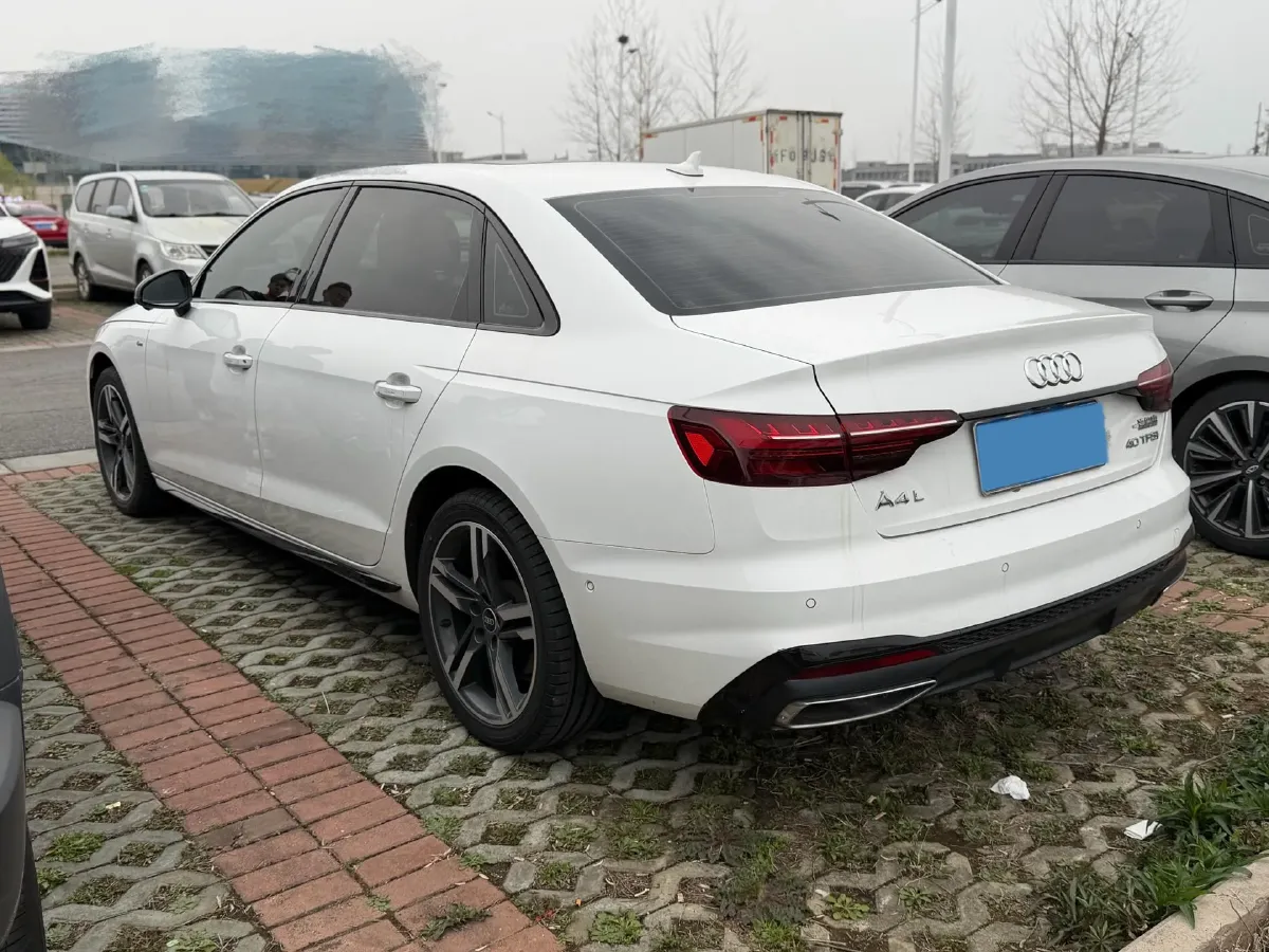 2023 Audi A4L 2.0T 190HP L4 7DCT,autocango,china used car exporter,china ev exporter,chinese used car exporter,chinese used ev exporter