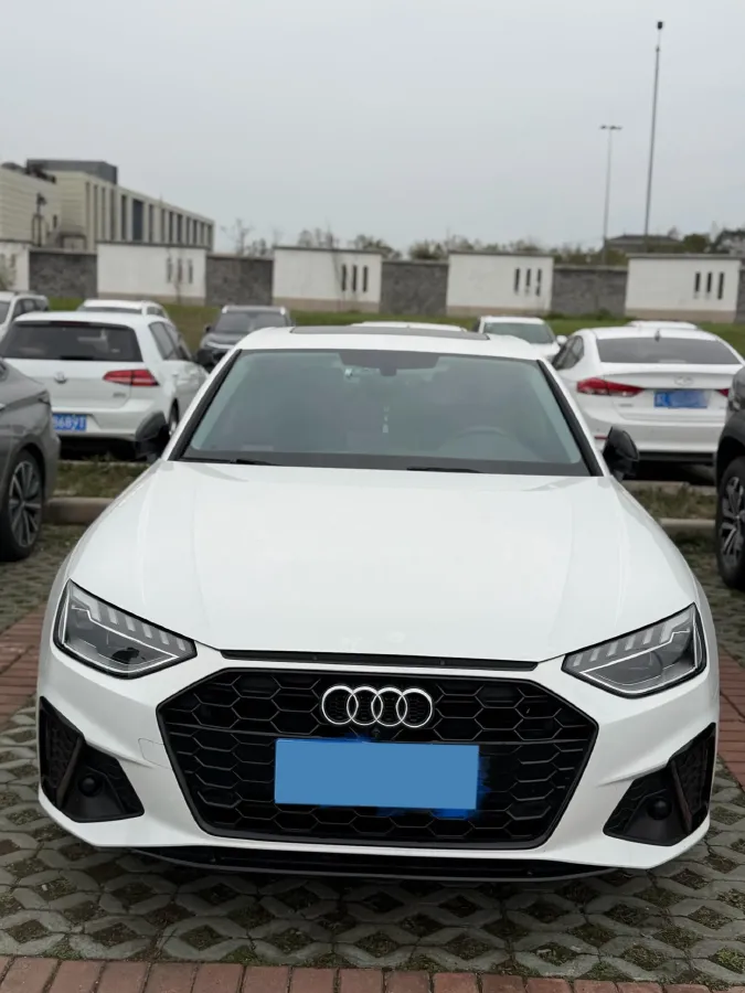 2023 Audi A4L 2.0T 190HP L4 7DCT,autocango,china used car exporter,china ev exporter,chinese used car exporter,chinese used ev exporter