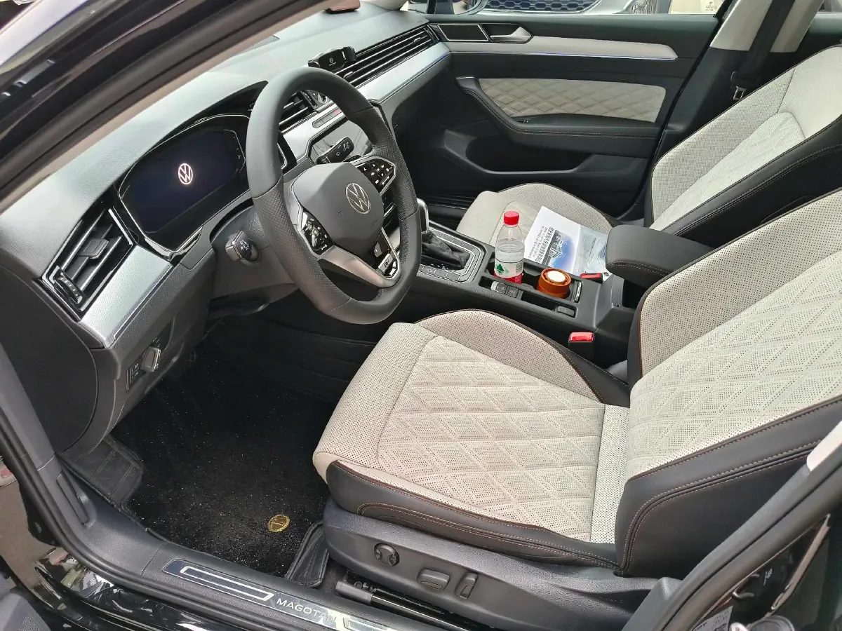 2025 Volkswagen Magotan 2.0T 186HP L4 7DCT,autocango,china used car exporter,china ev exporter,chinese used car exporter,chinese used ev exporter
