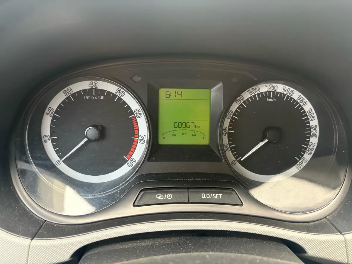 2017 Skoda Fabia 1.4L 90HP L4 6AT,autocango,china used car exporter,china ev exporter,chinese used car exporter,chinese used ev exporter