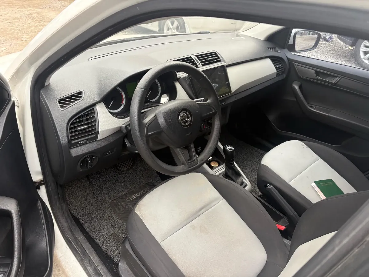 2017 Skoda Fabia 1.4L 90HP L4 6AT,autocango,china used car exporter,china ev exporter,chinese used car exporter,chinese used ev exporter