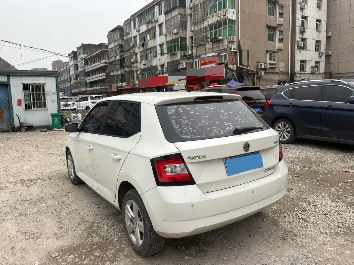 2017 Skoda Fabia 1.4L 90HP L4 6AT,autocango,china used car exporter,china ev exporter,chinese used car exporter,chinese used ev exporter