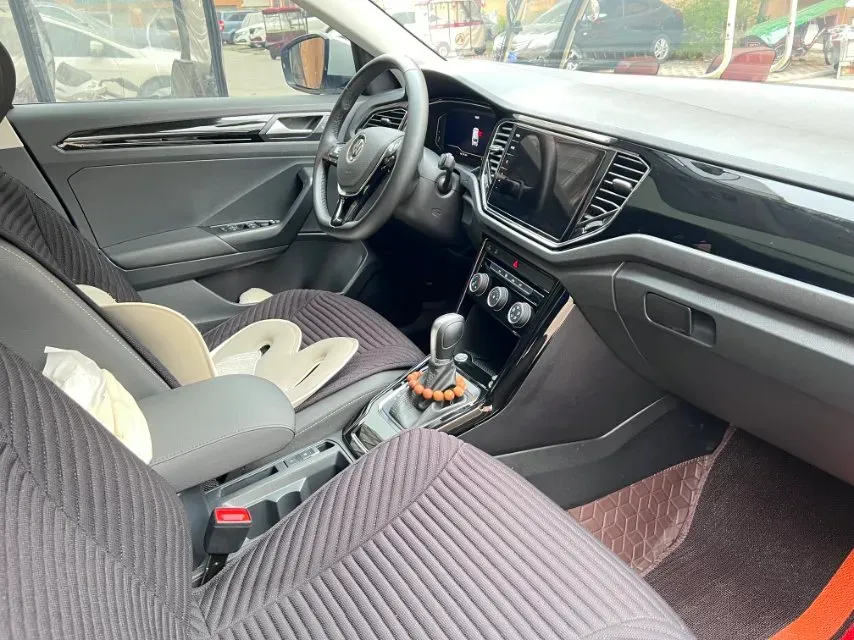 2021 Volkswagen T-Roc 1.4T 150HP L4 7DCT,autocango,china used car exporter,china ev exporter,chinese used car exporter,chinese used ev exporter