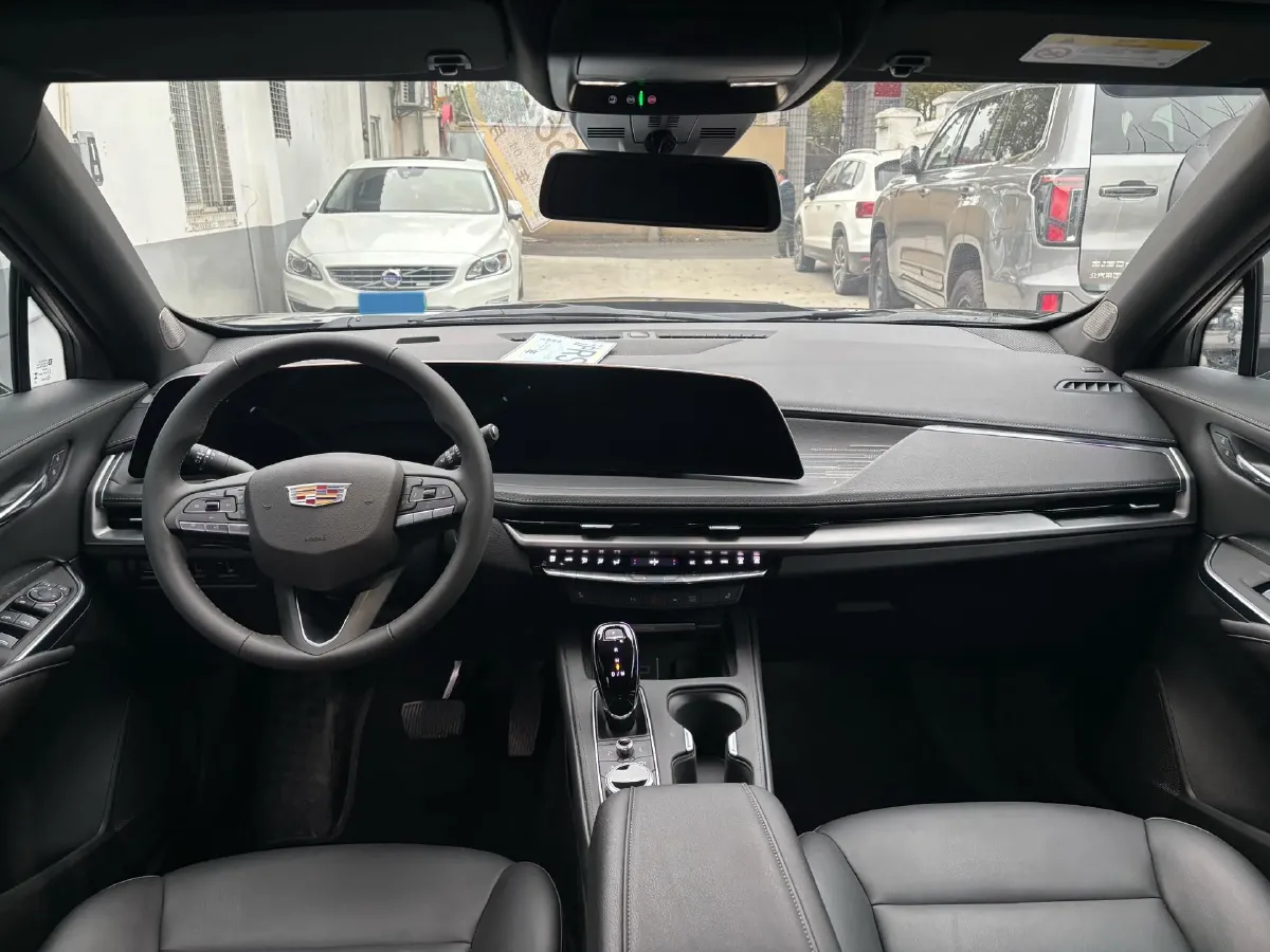 2024 Cadillac XT4 2.0T 237HP L4 9AT,autocango,china used car exporter,china ev exporter,chinese used car exporter,chinese used ev exporter