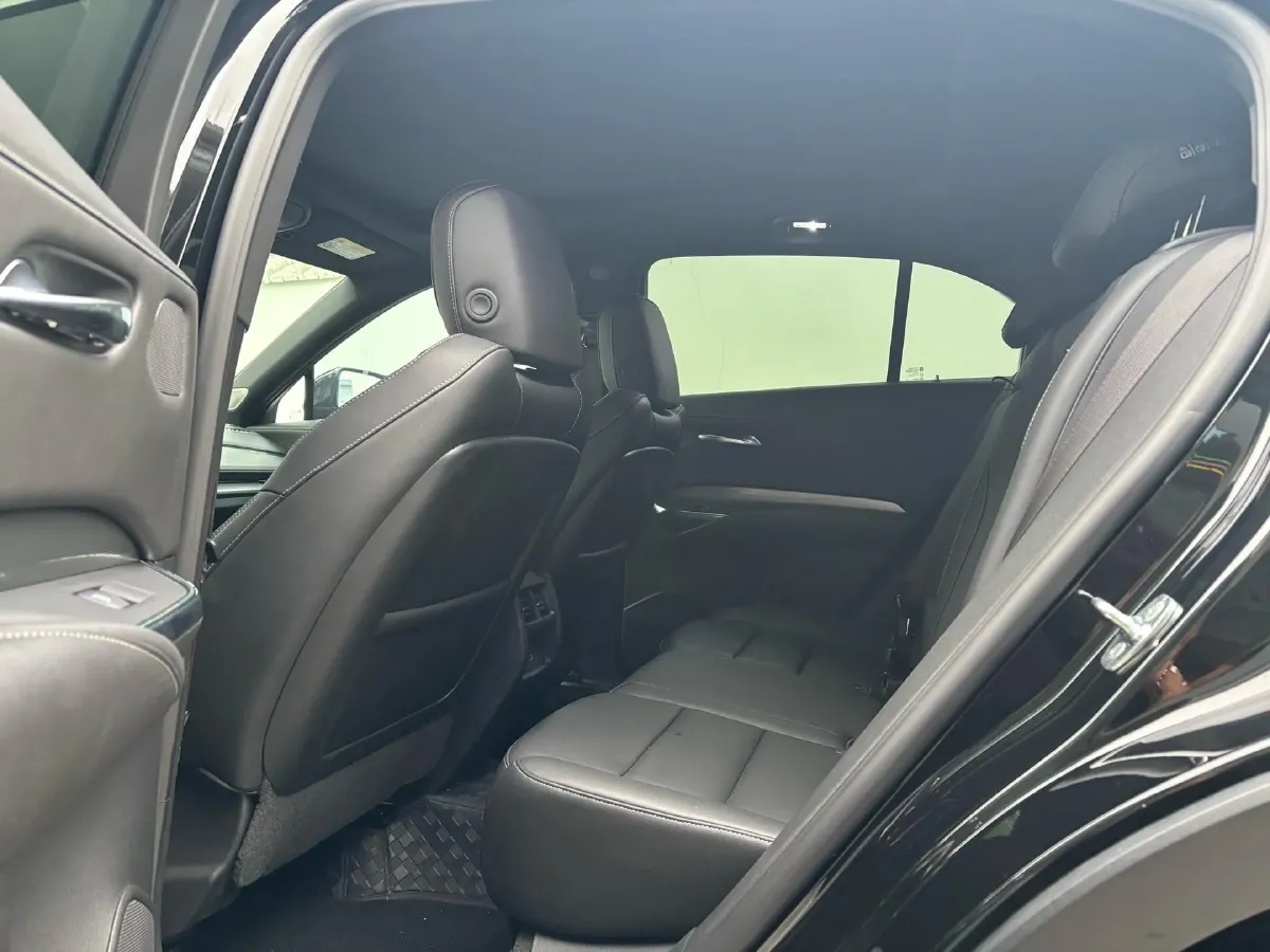 2024 Cadillac XT4 2.0T 237HP L4 9AT,autocango,china used car exporter,china ev exporter,chinese used car exporter,chinese used ev exporter