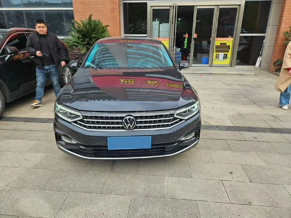 2024 Volkswagen Magotan 2.0T 186HP L4 7DCT,autocango,china used car exporter,china ev exporter,chinese used car exporter,chinese used ev exporter