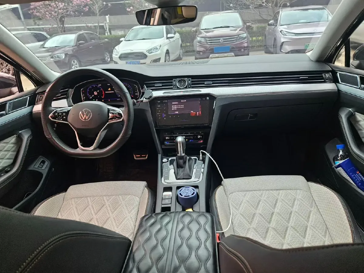 2024 Volkswagen Magotan 2.0T 186HP L4 7DCT,autocango,china used car exporter,china ev exporter,chinese used car exporter,chinese used ev exporter