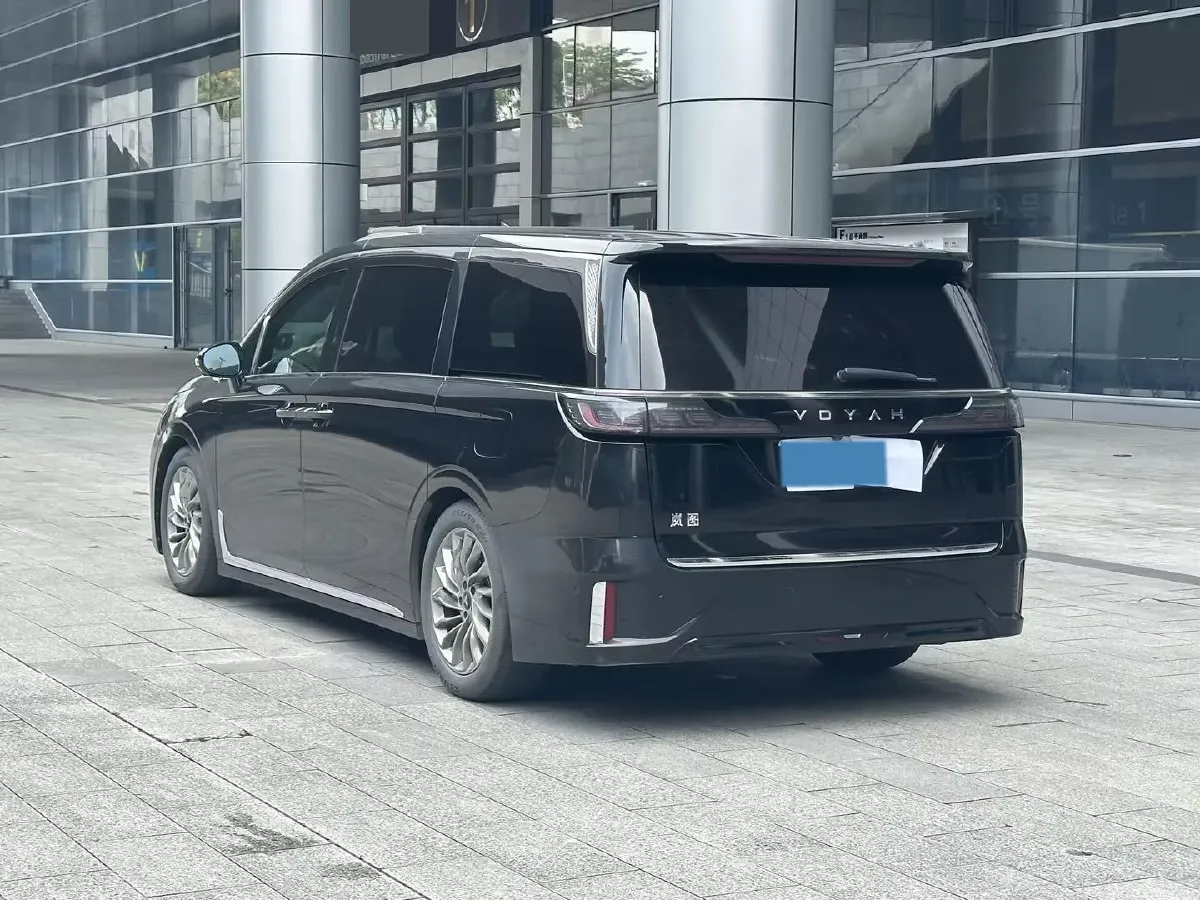 2024 Voyah Dream 1.5T 150HP L4 PHEV 43KWH,autocango,china used car exporter,china ev exporter,chinese used car exporter,chinese used ev exporter