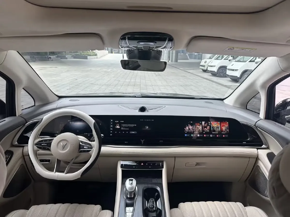 2024 Voyah Dream 1.5T 150HP L4 PHEV 43KWH,autocango,china used car exporter,china ev exporter,chinese used car exporter,chinese used ev exporter