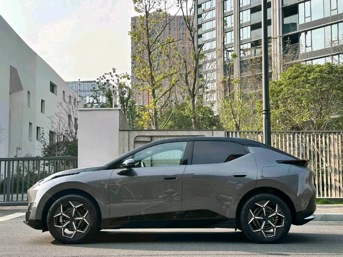 2025 Dongfeng Z9 2.0T 258HP L4 8AT,autocango,china used car exporter,china ev exporter,chinese used car exporter,chinese used ev exporter