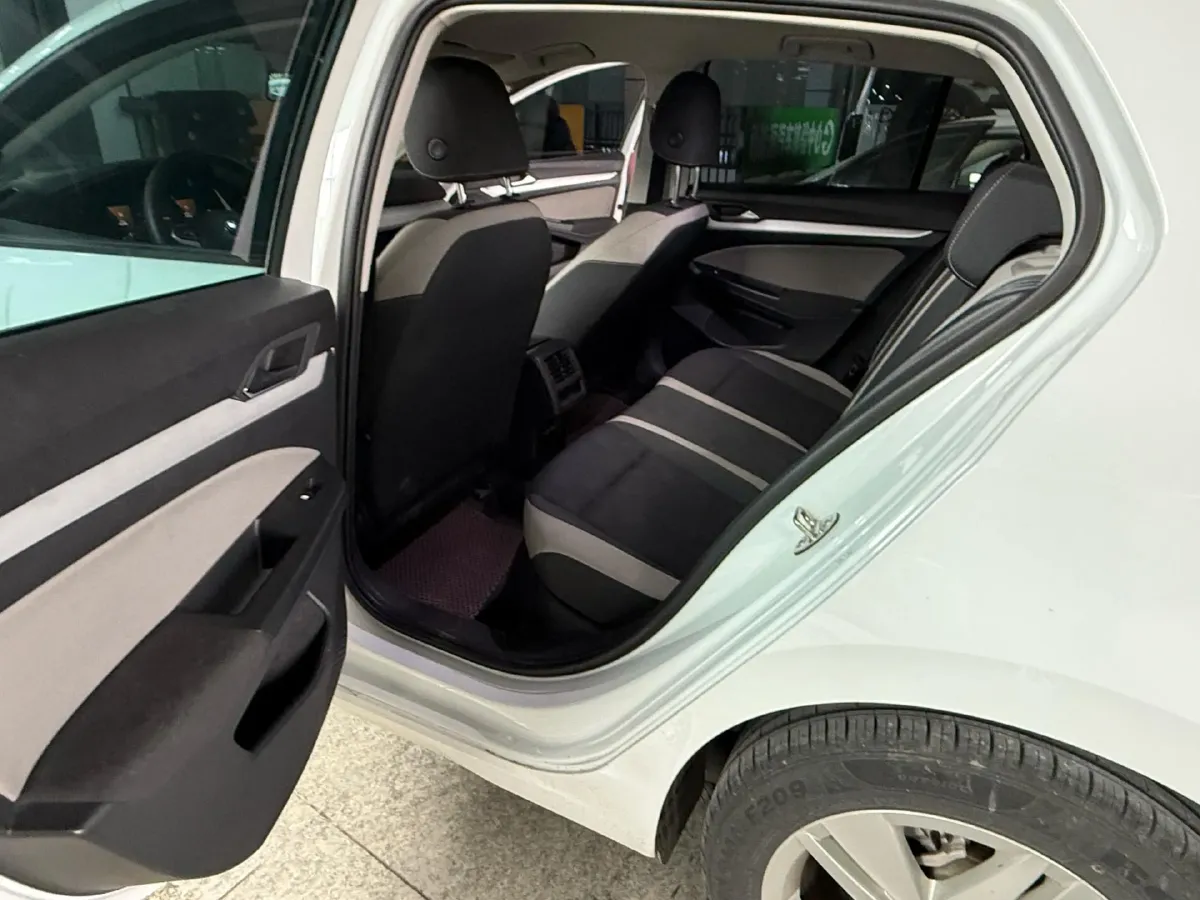 2021 Volkswagen Golf 1.2T 116HP L4 7DCT,autocango,china used car exporter,china ev exporter,chinese used car exporter,chinese used ev exporter