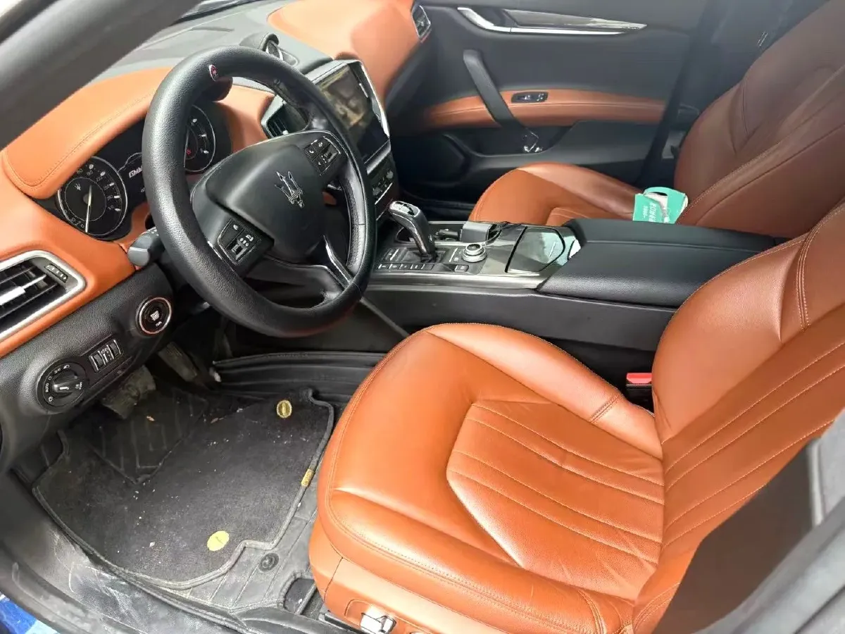 2021 Maserati Ghibli 2.0T 330HP L4 8AT,autocango,china used car exporter,china ev exporter,chinese used car exporter,chinese used ev exporter